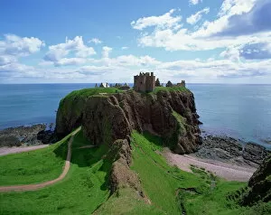 Images Dated 8th April 2008: Dunnottar Castle, near Stonehaven, Highlands, Scotland, United Kingdom, Europe