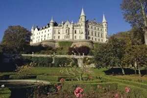 Images Dated 8th August 2008: Dunrobin Castle and grounds
