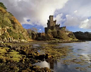 Images Dated 23rd January 2000: Dunvegan Castle