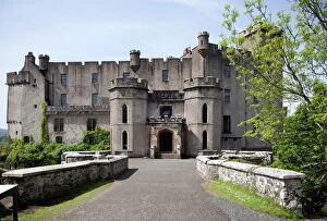 Images Dated 31st May 2009: Dunvegan Castle, Isle of Skye, Scotland, United Kingdom, Europe