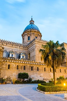 Palermo Gallery: Duomo di Palermo (Palermo Cathedral) at night, Palermo, Sicily, Italy, Europe