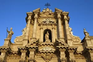 Images Dated 6th March 2008: Duomo facade, Piazza Del Duomo, Siracusa, Sicily, Italy, Europe
