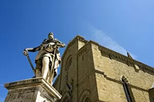 The Duomo and Ferdinando I de Medici statue, Arezzo, Tuscany, Italy, Europe