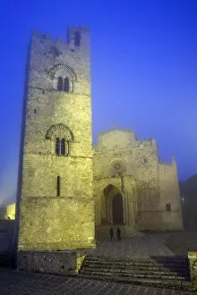 Images Dated 14th March 2008: The Duomo in fog at dusk, Erice, Sicily, Italy, Europe