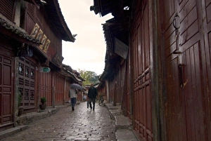 Li Jiang Prints: Early morning cobbled street, Lijiang old town, UNESCO World Heritage Site