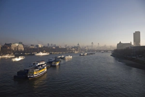 Images Dated 11th February 2008: Early morning fog hangs over the City of London skyline, London, England