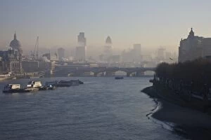 Images Dated 11th February 2008: Early morning fog hangs over St. Pauls Cathedral and the City of London