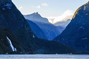 Early morning light in Milford Sound, Fiordland National Park, UNESCO World Heritage Site, South Island, New Zealand, Pacific