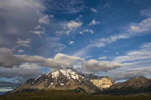 Images Dated 14th December 2011: Early morning light on the towers of the Torres del Paine National Park, Patagonia, Chile