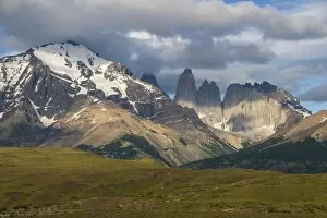 Images Dated 14th December 2011: Early morning light on the towers of the Torres del Paine National Park, Patagonia, Chile