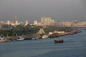 Images Dated 28th October 2008: Early morning light, view of Dubai Creek, Deira, traditional dhow, Dubai