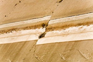 Images Dated 17th February 2007: Earthquake fault line in roadcut, Interstate 40, Kingman, Arizona, United States of America