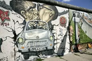 Images Dated 19th August 2006: East Side Gallery, Berlin Wall Museum, Berlin, Germany, Europe