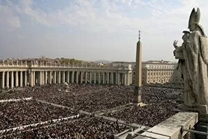 Images Dated 8th April 2007: Easter Mass at St. Peters Basilica, Rome, Lazio, Italy, Europe