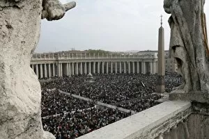 Images Dated 8th April 2007: Easter Mass at St. Peters Basilica, Vatican, Rome, Lazio, Italy, Europe