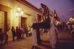 Illuminating Prints: Easter procession