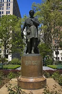 Images Dated 10th May 2007: Edwin Booth statue in Gramercy Park, New York City, New York, United States of America