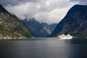 Images Dated 11th August 2009: EIdfjord, Hordaland, Norway, Scandinavia, Europe