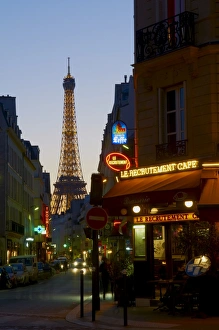 Images Dated 20th March 2009: Eiffel Tower in the evening, Paris, France, Europe
