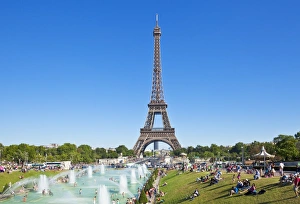 Eiffel Tower and the Trocadero Fountains, Paris, France, Europe