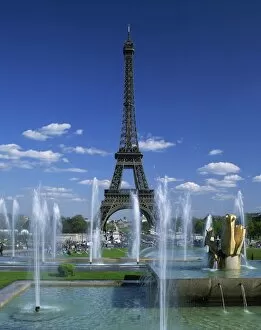 Images Dated 5th February 2008: The Eiffel Tower with water fountains, Paris, France, Europe