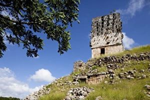 Images Dated 28th October 2009: El Mirador (Watch Tower) (Observator), Mayan ruins, Labna, Yucatan, Mexico, North America