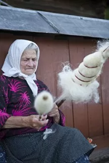 Images Dated 17th June 2009: Elderly woman spinning wool, Budesti, Maramures, Romania, Europe