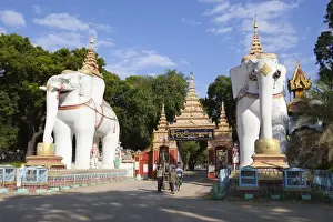 Monywa Prints: Elephant statues at entrance to the Thanboddhay Paya (pagoda)