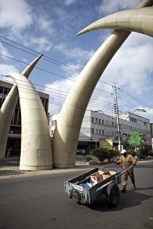 Images Dated 5th January 2008: Elephant tusk arches, Mombasa, Kenya, East Africa, Africa