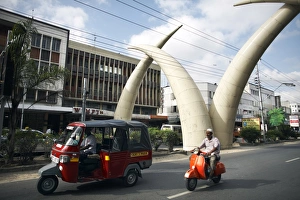 Images Dated 5th January 2008: Elephant tusk arches, Mombasa, Kenya, East Africa, Africa