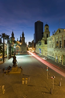 Images Dated 20th March 2008: Elevated dusk view over Plaza de Armas to Santiago Cathedral, Santiago