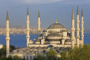 Images Dated 15th April 2008: Elevated view of the Blue Mosque (Sultan Ahmet) in Sultanahmet, overlooking the Bosphorus