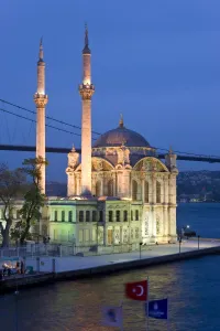 Images Dated 22nd April 2008: Elevated view over the Bosphorous Bridge and Ortakoy Camii Mosque (Buyuk Mecidiye Camii)