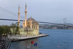 Images Dated 22nd April 2008: Elevated view over the Bosphorous Bridge and Ortakoy Camii Mosque (Buyuk Mecidiye Camii)