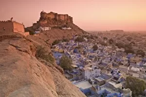 Images Dated 20th November 2007: Elevated view towards Meherangarh Fort with Blue City below, Jodhpur, Western Rajasthan, India, Asia