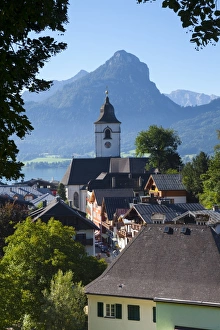 Elevated view over Parish Church and St. Wolfgang, Wolfgangsee lake, Flachgau, Salzburg, Upper Austria, Austria, Europe