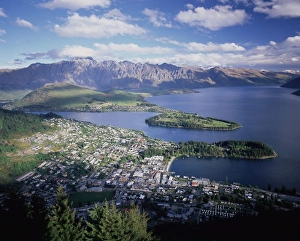 Elevated view over Queenstown to the Eyre mountain range