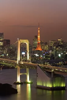 Images Dated 8th November 2006: Elevated view of Rainbow Bridge and Tokyo Tower illuminated at dusk