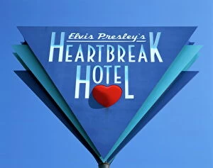 Images Dated 26th January 2009: Elvis Presleys Heartbreak Hotel sign