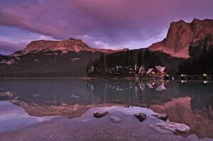 Images Dated 21st September 2009: Emerald Lake, Yoho National Park, UNESCO World Heritage Site, Rocky Mountains