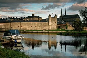 Images Dated 7th January 2000: Enniskillen Castle on the banks of Lough Erne