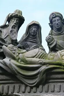 Images Dated 4th May 2006: Entombment, a scene from the Life of Jesus on the Guimiliau calvary, Guimiliau, Finistere