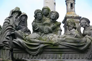 Images Dated 4th May 2006: Entombment, a scene from the Life of Jesus on the Guimiliau calvary, Guimiliau, Finistere