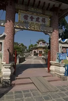 Images Dated 29th December 2009: Entrance to the Assembly Hall of the Hainan Chinese Congregation, Hoi An