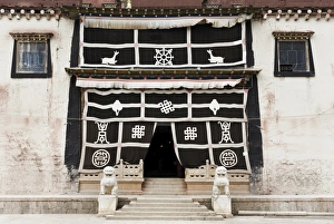 Entrance, Gedan Song Zanling Temple, Shangri-La (Zhongdian), Yunnan Province, China, Asia