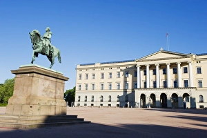 Equestrian statue of King Karl Johan, Det Kongelige Slott (Royal Palace)