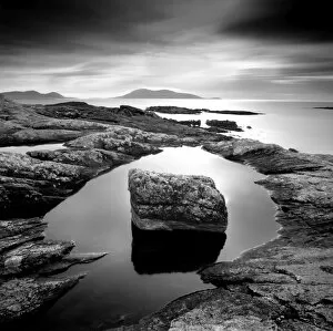 Images Dated 8th September 2008: Erratic in tidal pool on isle of Taransay, looking towards Toe Head on South Harris