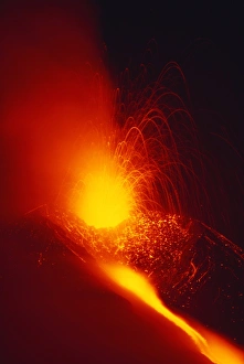 Eruption and lava flow from the Monti Calcarazzi fissure