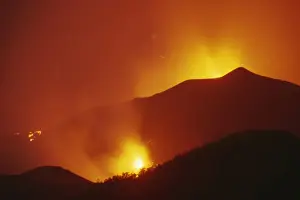 Mount Etna Prints: Eruptions at the Monti Caltarazzo fissure and the Piano del Lago cone on Mount Etna