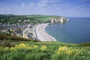 Etretat, Cote d Albatre (Alabaster Coast), Haute Normandie (Normandy), France, Europe